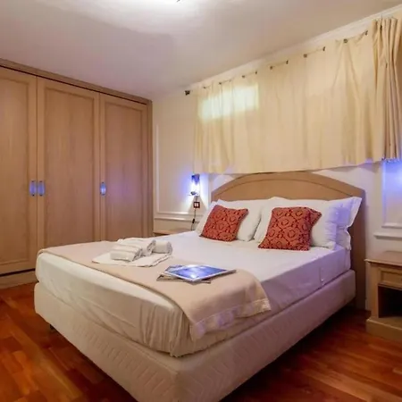 Paradise-sleeps 20-pool-sea Views-pets *