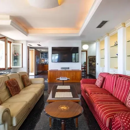 Paradise-sleeps 20-pool-sea Views-pets