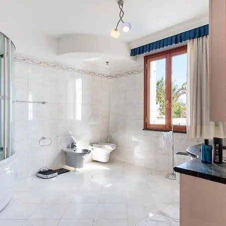 Villa Paradise-sleeps 20-pool-sea Views-pets Ospedaletti