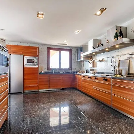 Paradise-sleeps 20-pool-sea Views-pets Villa *