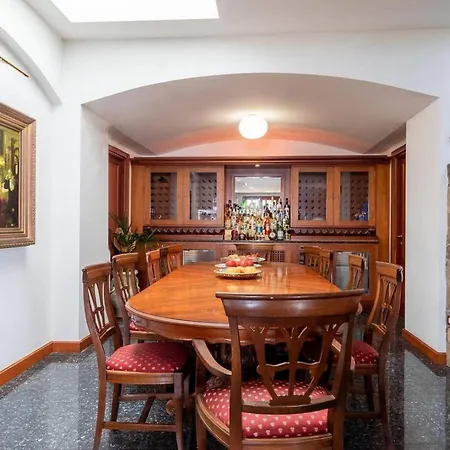 Paradise-sleeps 20-pool-sea Views-pets Villa Ospedaletti