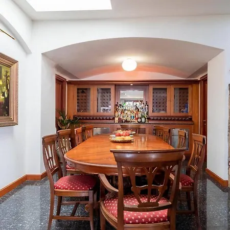 Paradise-sleeps 20-pool-sea Views-pets Willa Ospedaletti
