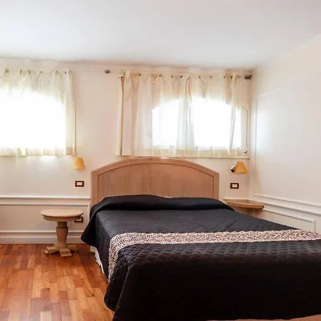 Paradise-sleeps 20-pool-sea Views-pets