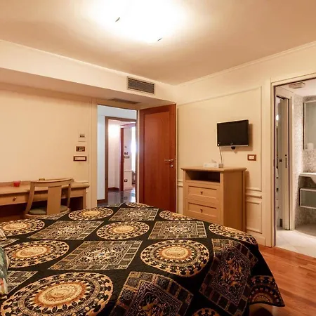 Paradise-sleeps 20-pool-sea Views-pets Ospedaletti