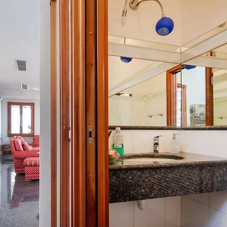Paradise-sleeps 20-pool-sea Views-pets